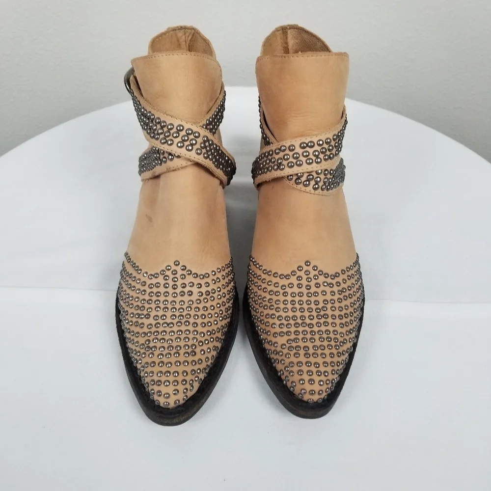 Jeffrey Campbell Free People Western Studded Dodge Tan Rockabilly Ankle Boots 9 - Picture 2 of 16